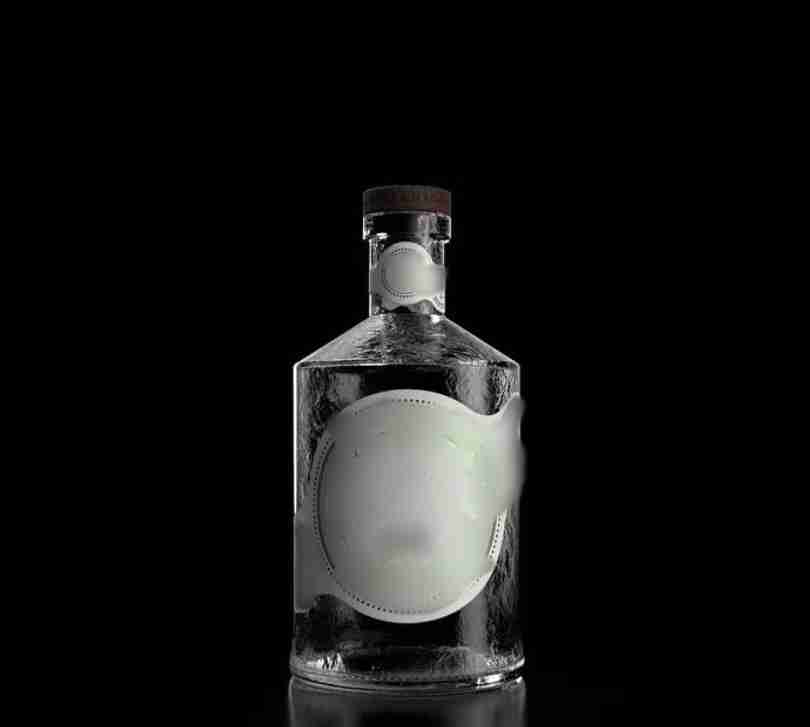 Ice Texture Vintage Spirit Glass Bottle, 700ml Hand-hammered Flat Square Liquor Bottle with Wooden Screw Cap