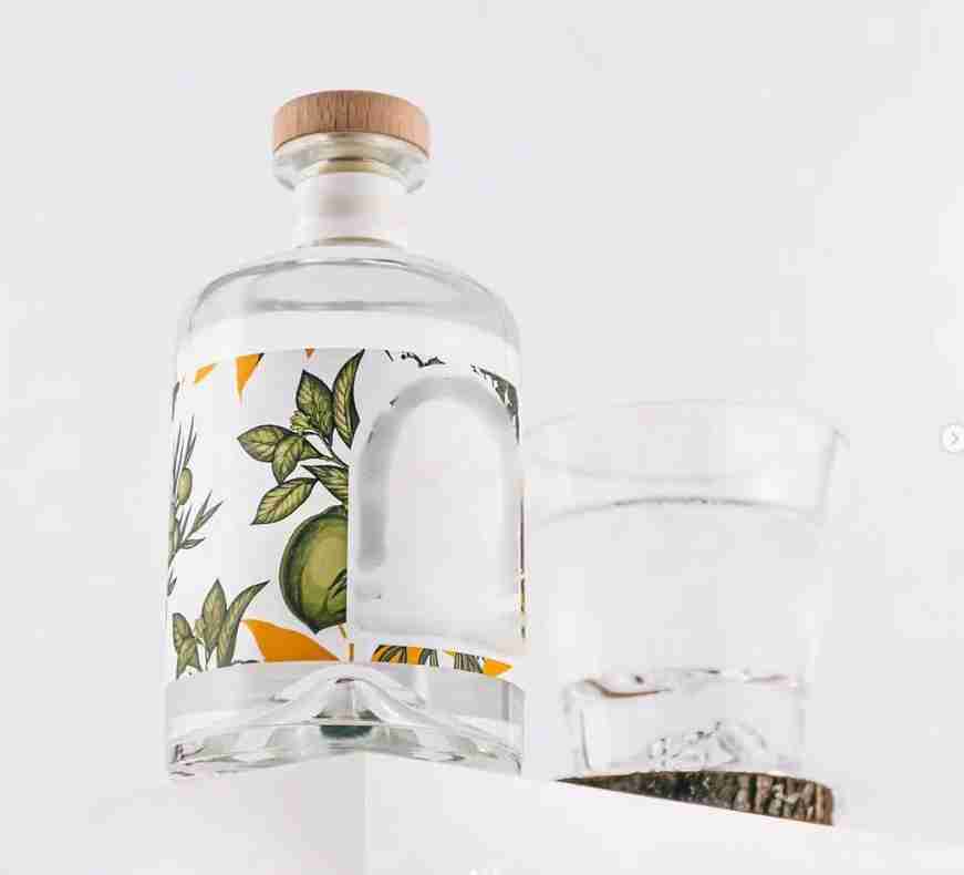 Concave Curved Premium Spirit Glass Bottle, 700ml Light Vintage Round Liquor Bottle with Flat-top Wooden Stopper