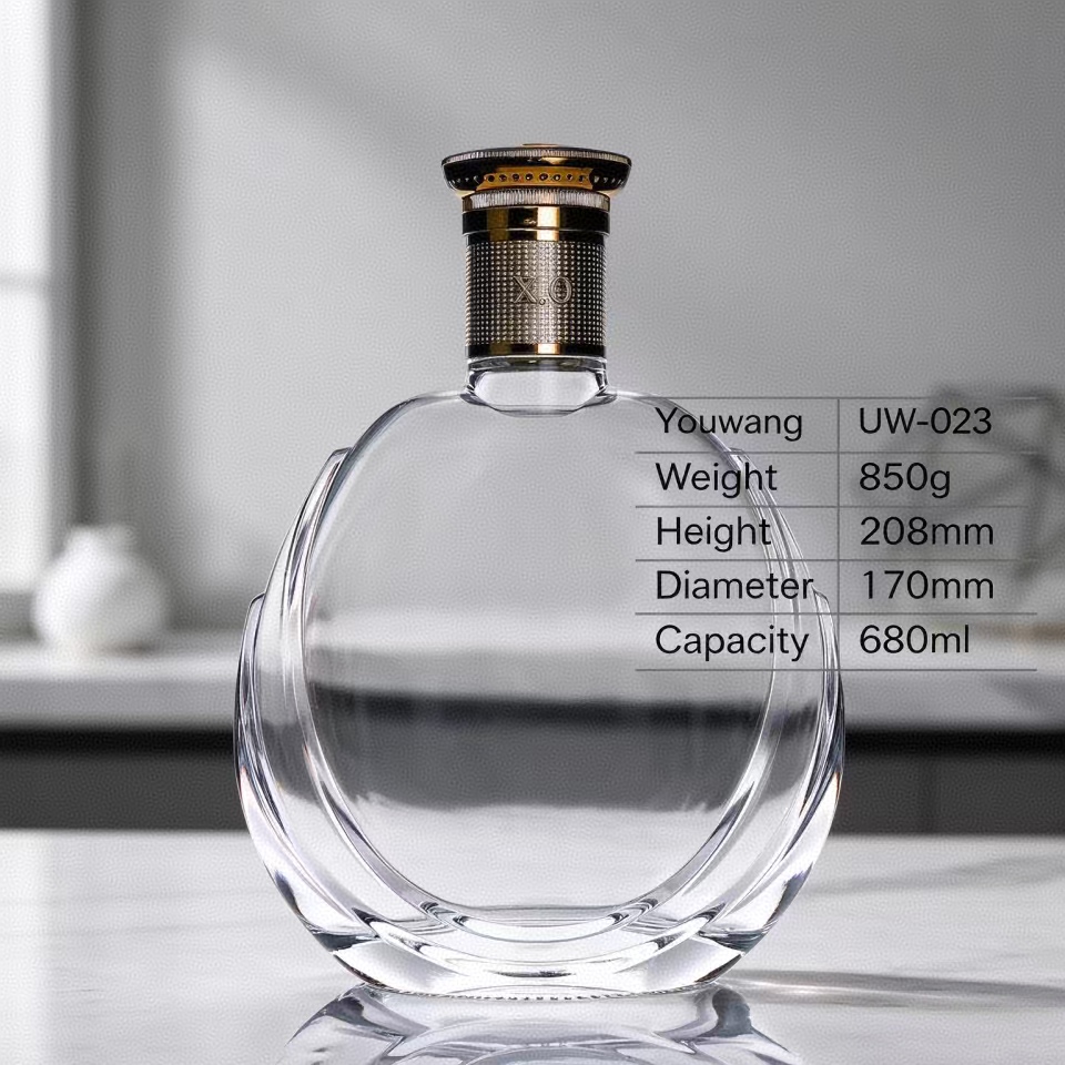 680ml Curved Cradle XO Brandy Glass Bottle, Heavy-Base Crystal Style Cognac Bottle with Premium Metal XO Cap, Custom Luxury Gift Liquor Bottle